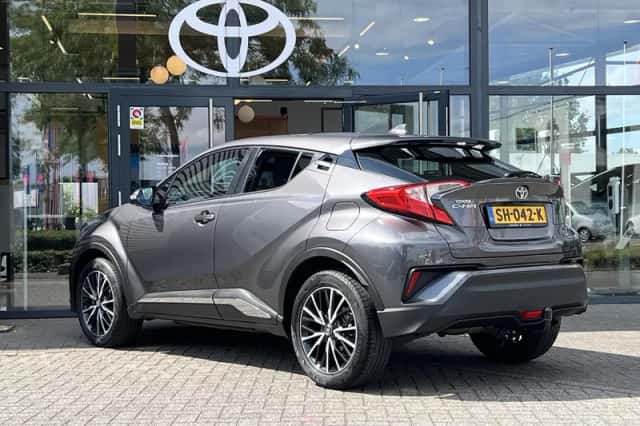 Toyota C-HR (2018) thumbnail 3