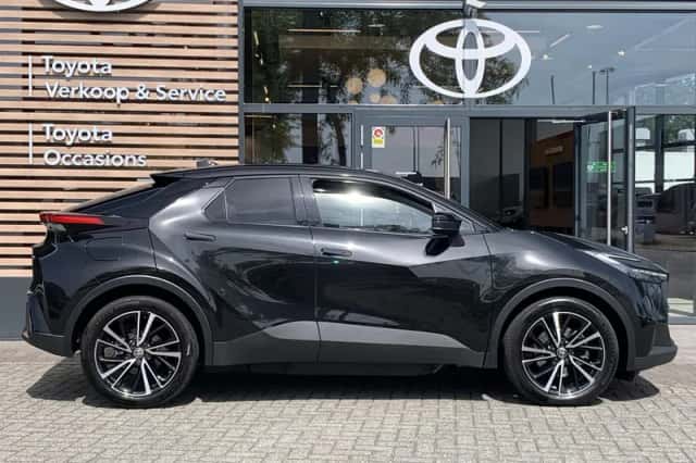Toyota C-HR (2024) thumbnail 4