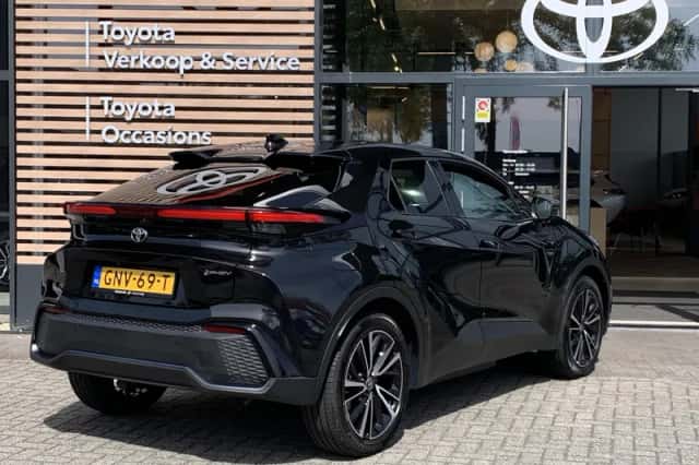 Toyota C-HR (2024) thumbnail 5