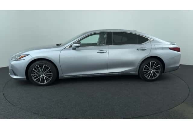 Lexus ES (2025) thumbnail 2