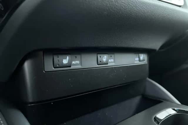 Lexus ES (2025) thumbnail 24