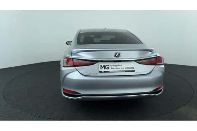 Lexus ES (2025) thumbnail 4