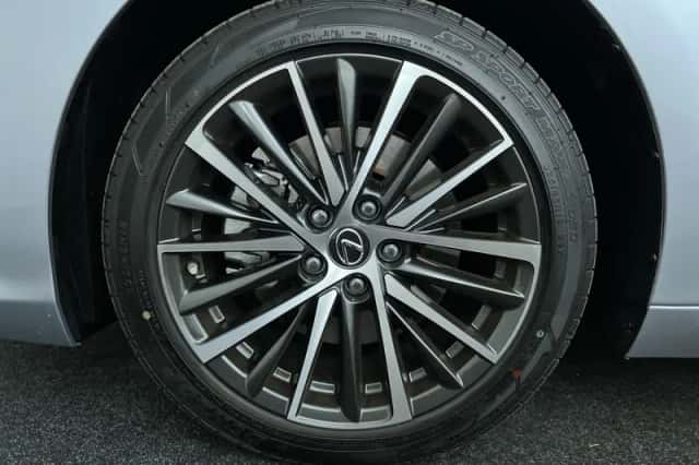 Lexus ES (2025) thumbnail 10