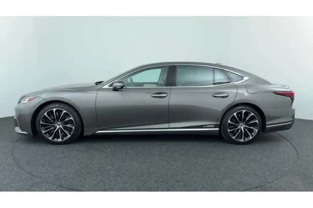 Lexus LS (2022) thumbnail 2