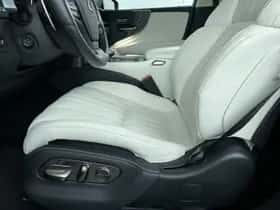 Lexus LS (2022) thumbnail 13