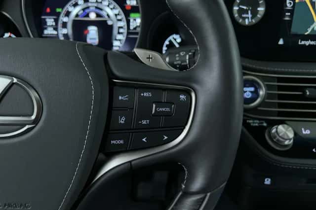 Lexus LS (2022) thumbnail 17