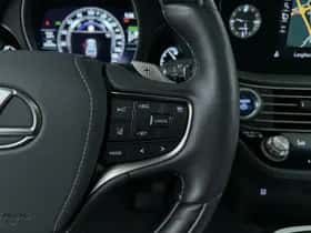 Lexus LS (2022) thumbnail 17