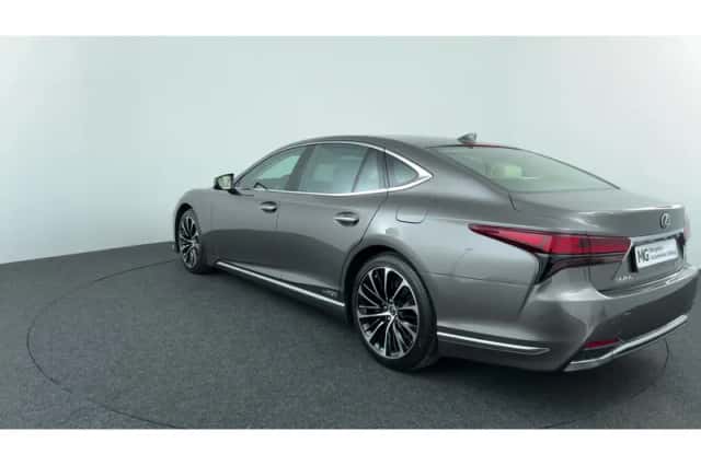 Lexus LS (2022) thumbnail 3