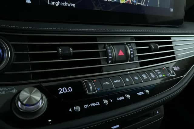 Lexus LS (2022) thumbnail 22