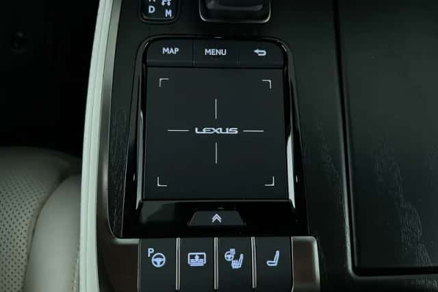 Lexus LS (2022) thumbnail 24