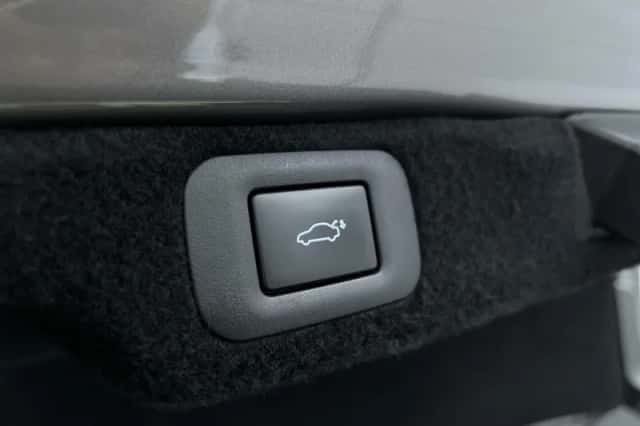 Lexus LS (2022) thumbnail 28