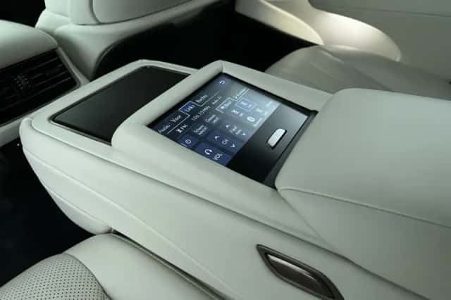 Lexus LS (2022) thumbnail 29
