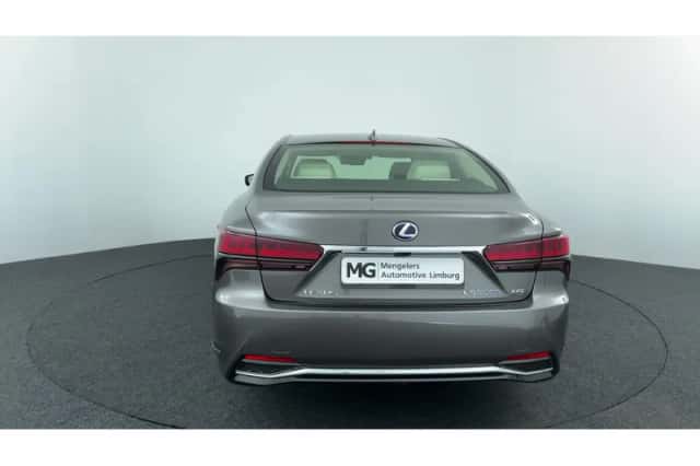 Lexus LS (2022) thumbnail 4