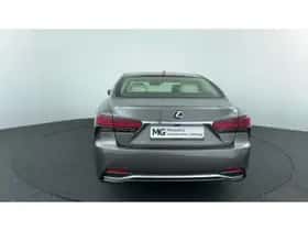 Lexus LS (2022) thumbnail 4