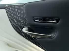 Lexus LS (2022) thumbnail 33