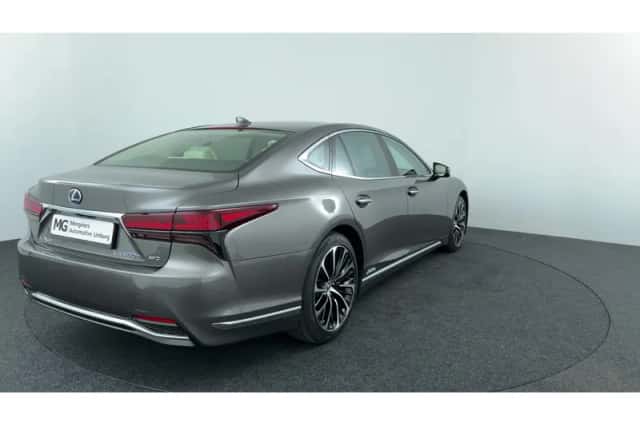 Lexus LS (2022) thumbnail 5