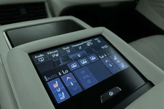 Lexus LS (2022) thumbnail 41