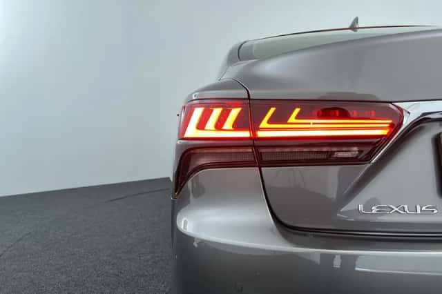 Lexus LS (2022) thumbnail 47