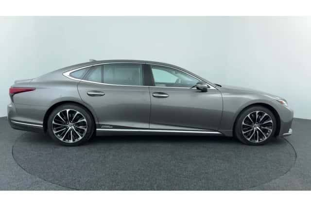 Lexus LS (2022) thumbnail 6