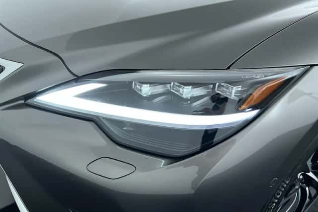 Lexus LS (2022) thumbnail 9