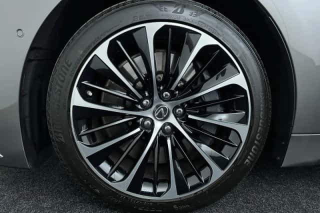 Lexus LS (2022) thumbnail 10