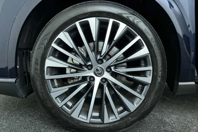 Lexus RX (2023) thumbnail 10