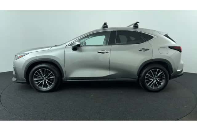 Lexus NX (2022) thumbnail 2