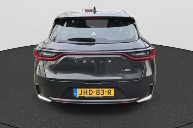 Lexus LBX (2025) thumbnail 2