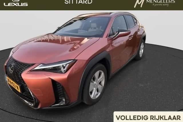Lexus UX (2025) thumbnail 1