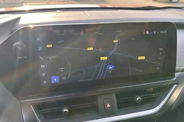 Lexus UX (2025) thumbnail 13