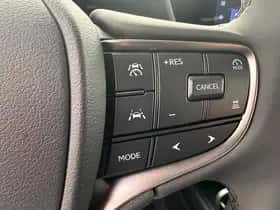 Lexus UX (2025) thumbnail 14
