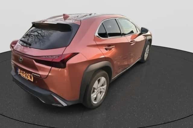 Lexus UX (2025) thumbnail 3