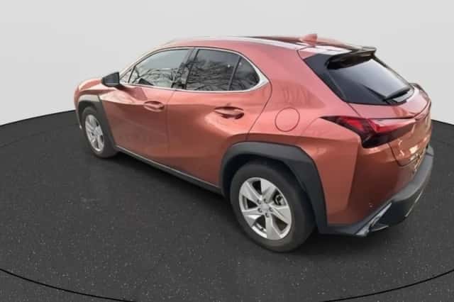 Lexus UX (2025) thumbnail 4