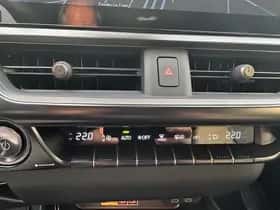 Lexus UX (2025) thumbnail 6