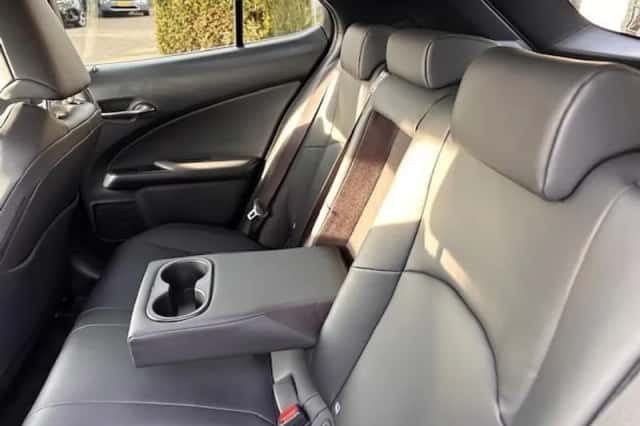Lexus UX (2025) thumbnail 9