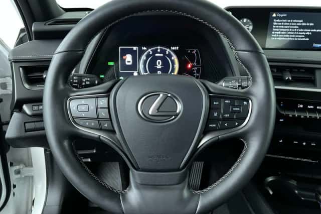 Lexus UX (2019) thumbnail 14