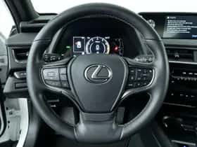 Lexus UX (2019) thumbnail 14