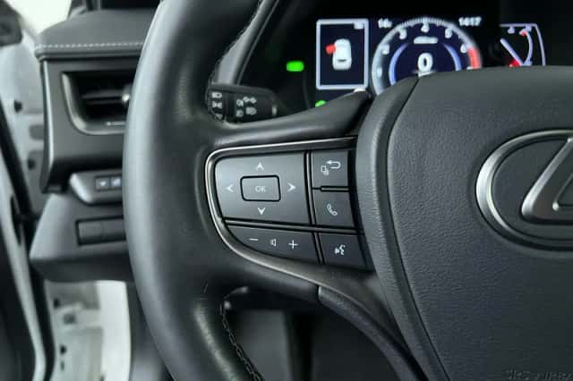 Lexus UX (2019) thumbnail 15
