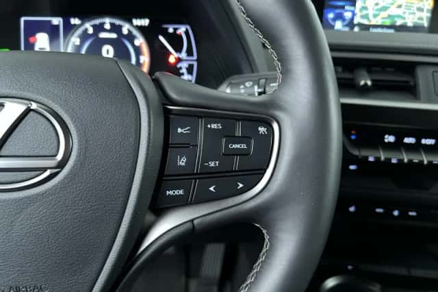 Lexus UX (2019) thumbnail 16
