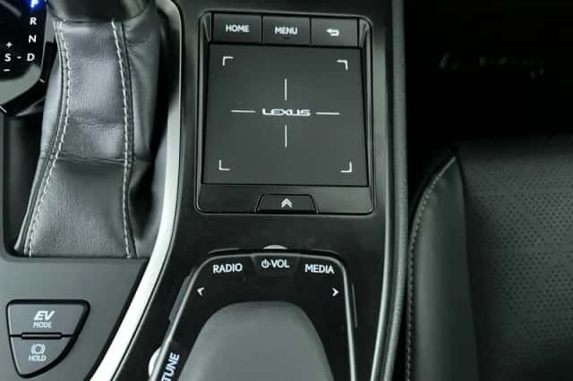 Lexus UX (2019) thumbnail 23