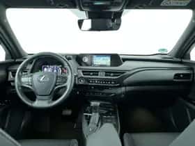 Lexus UX (2019) thumbnail 25