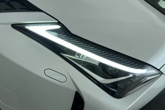 Lexus UX (2019) thumbnail 9