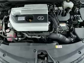 Lexus UX (2019) thumbnail 28