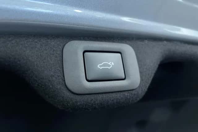 Lexus ES (2022) thumbnail 12