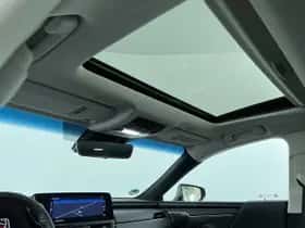 Lexus ES (2022) thumbnail 16