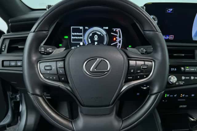 Lexus ES (2022) thumbnail 17