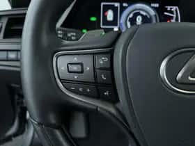 Lexus ES (2022) thumbnail 18