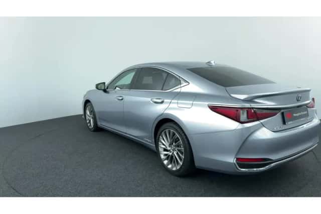 Lexus ES (2022) thumbnail 3
