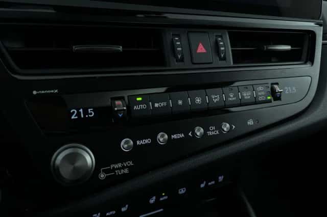Lexus ES (2022) thumbnail 23