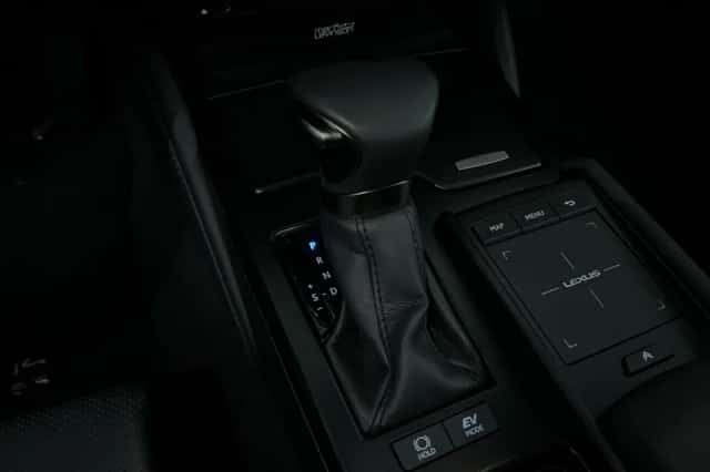 Lexus ES (2022) thumbnail 24